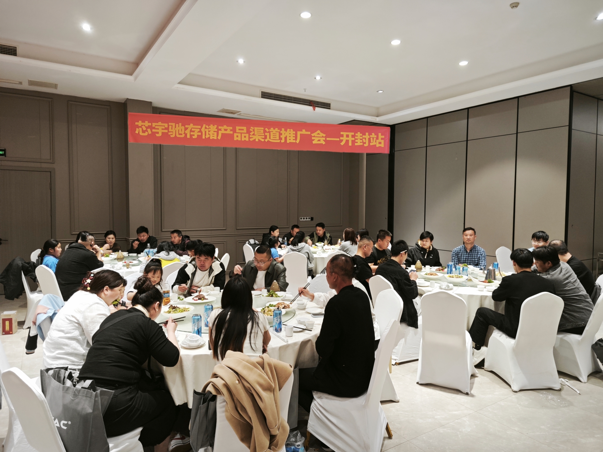 吃饭(1).jpg 吃饭(1).jpg